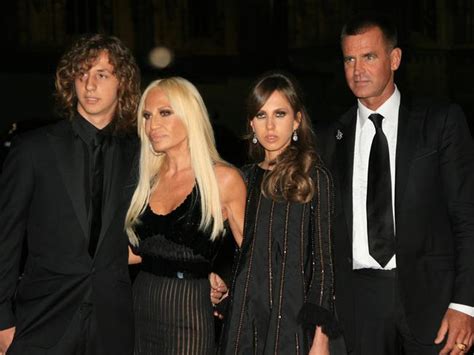 hijos de donatella versace|donatella versace paul beck.